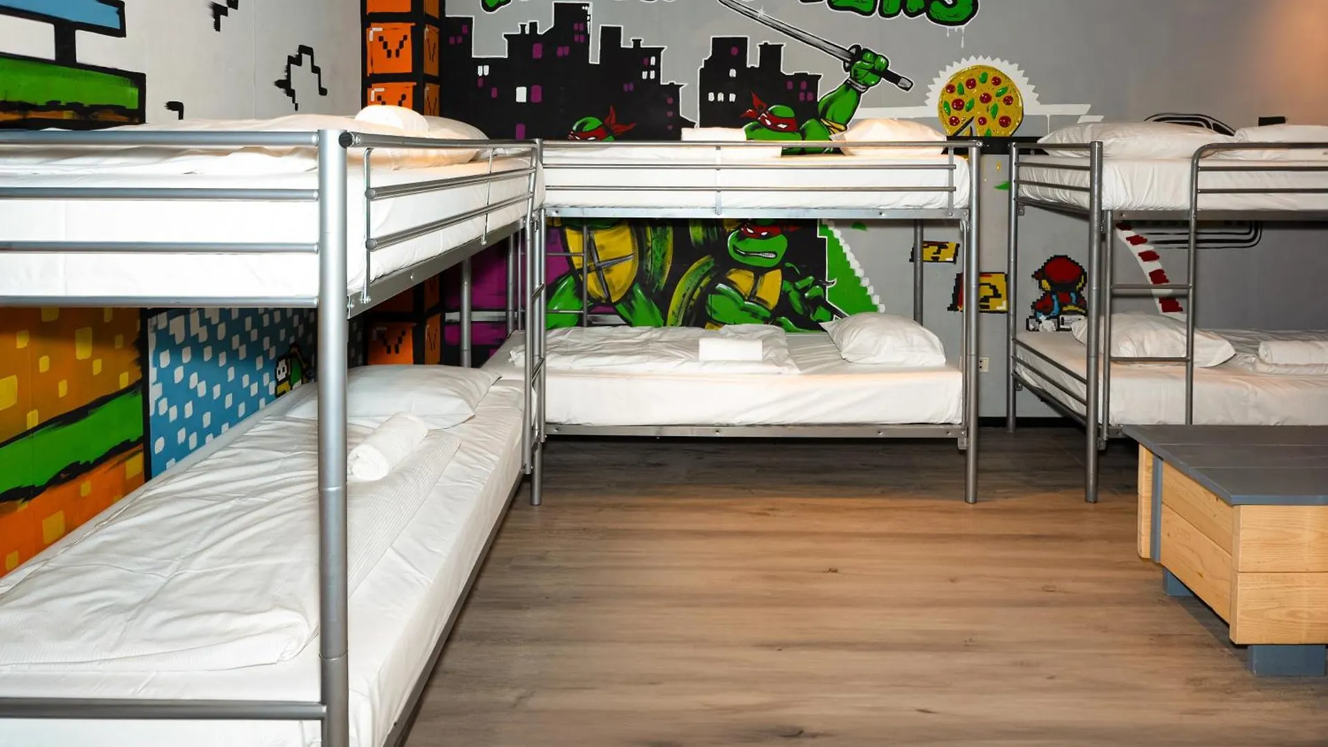 Amsterdam Teleport Hotel 3*,