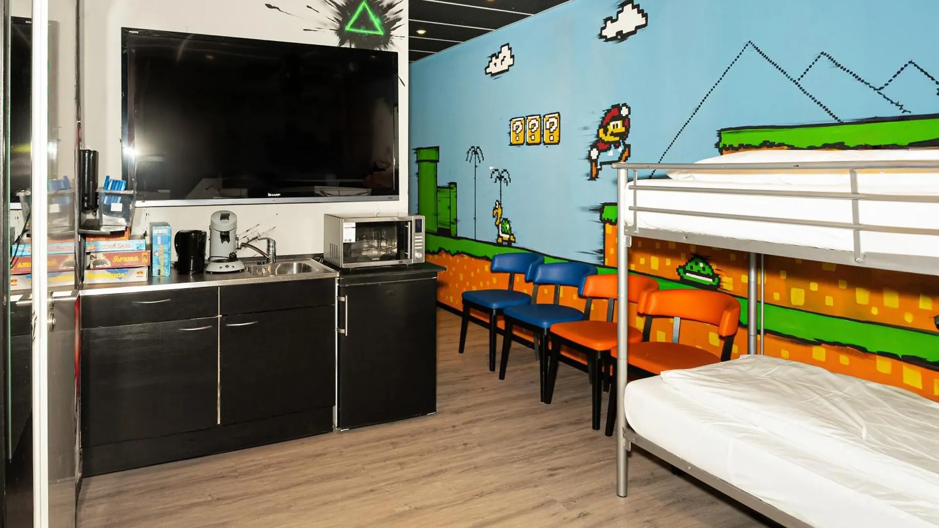 Amsterdam Teleport Hotel 3*,