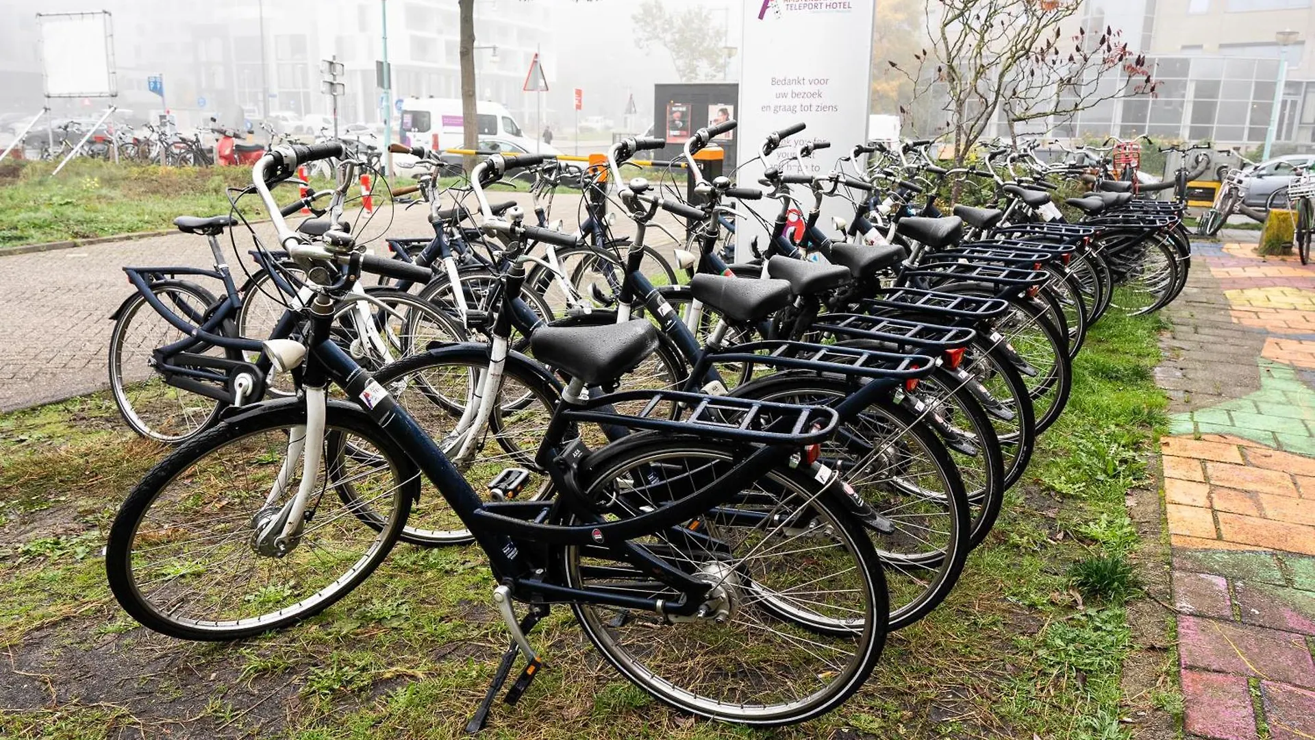 Amsterdam Teleport Hotel 3*,