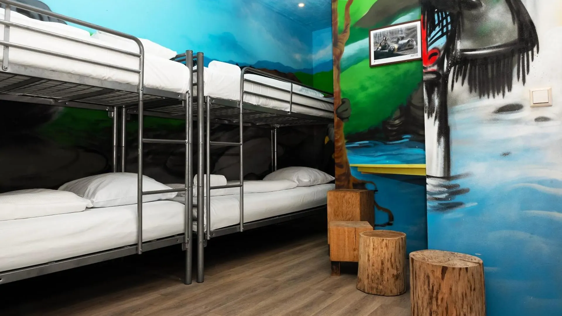 Amsterdam Teleport Hotel 3*,
