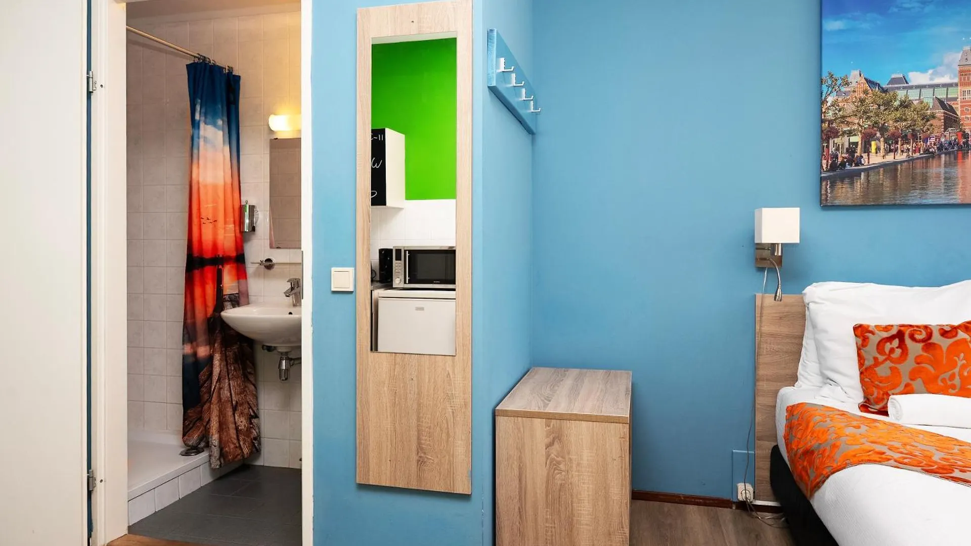 Amsterdam Teleport Hotel 3*,